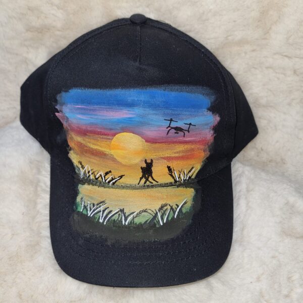 KC Unikat Cap M-023 Kitz und Drohne im Abendlicht auf schwarzer Cap