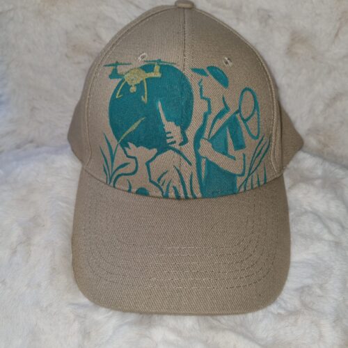 KC Unikat Cap M-020 Einsatzperson mit Drohne im Feld auf heller Cap