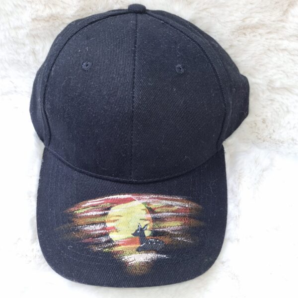 KC Unikat Cap M-024 Kitz im Lichtstreifen mit Farbspuren auf schwarzer Cap