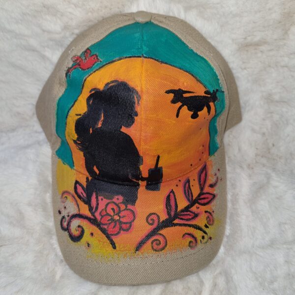 KC Unikat Cap M-031 Person im Feld mit Drohne im Sonnenuntergang