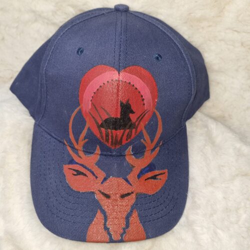 KC Unikat Cap M-028 Hirsch in abstrakter Form auf dunkler Cap