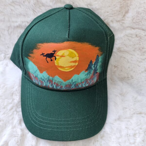 KC Unikat Cap M-032 Drohne vor Bergkulisse im Sonnenuntergang